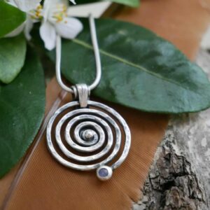 Pendentif en argent et pierre fine - Collection "Présence" avec Kelly Aura