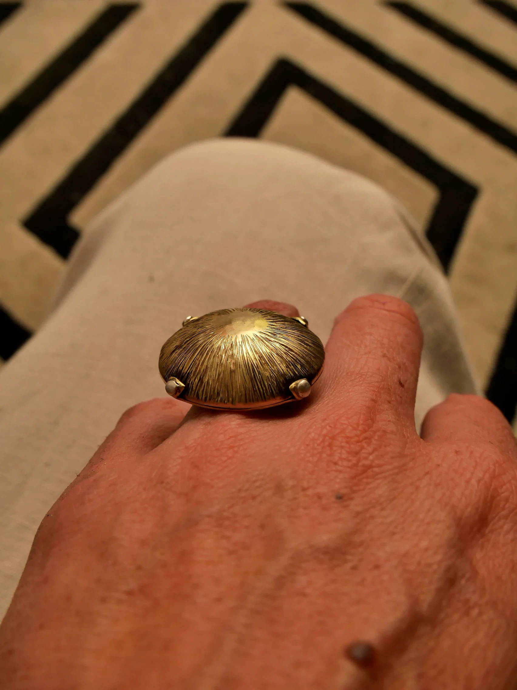 Bague artisanale en laiton et argent, dôme solaire rayonnant. Pièce unique réalisée à la main par Eliz'art, artiste orfèvre Bordeaux