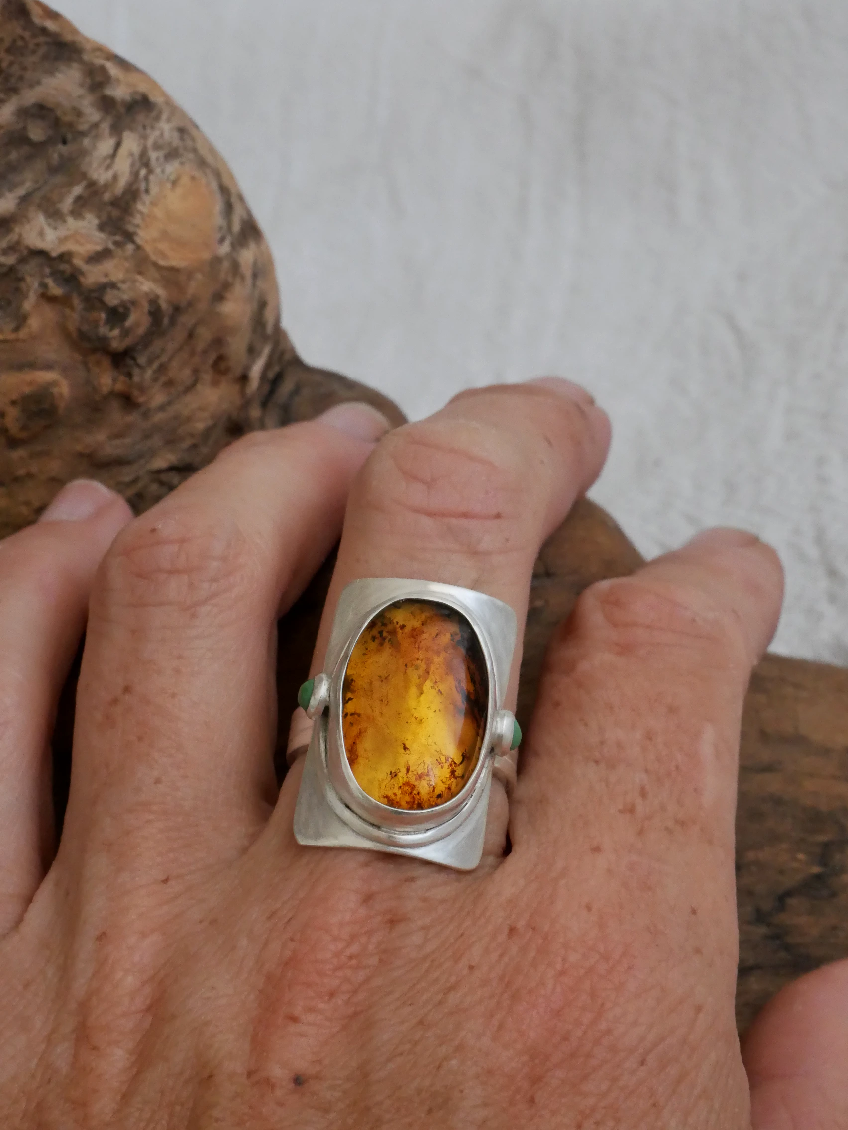 Bague argent 950, ambre naturelle Mexique et turquoises. Design élégant et épuré. Pièce unique, Eliz'art (Bordeaux)