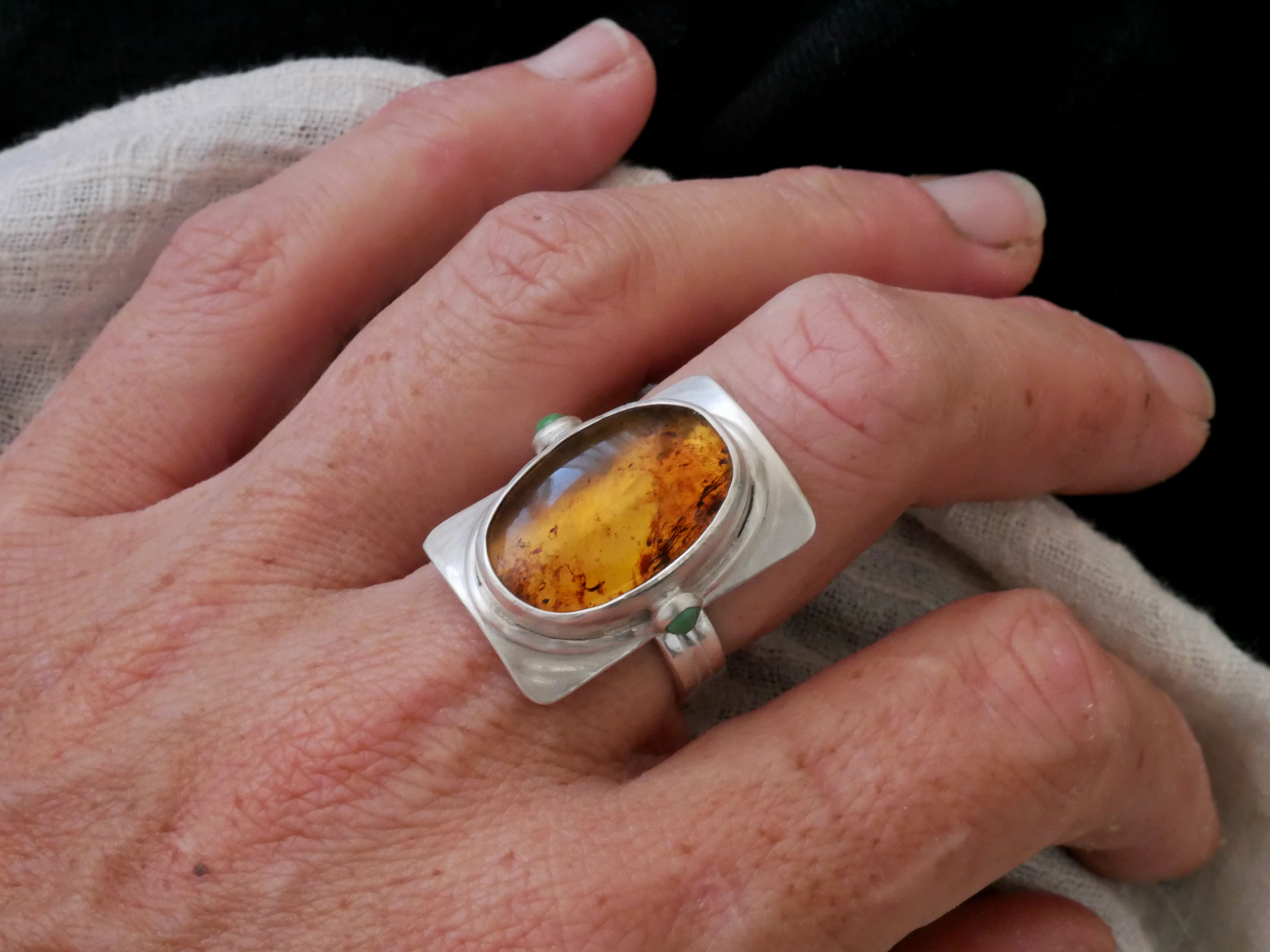 Bague argent 950, ambre naturelle Mexique et turquoises. Design élégant et épuré. Pièce unique, Eliz'art (Bordeaux)