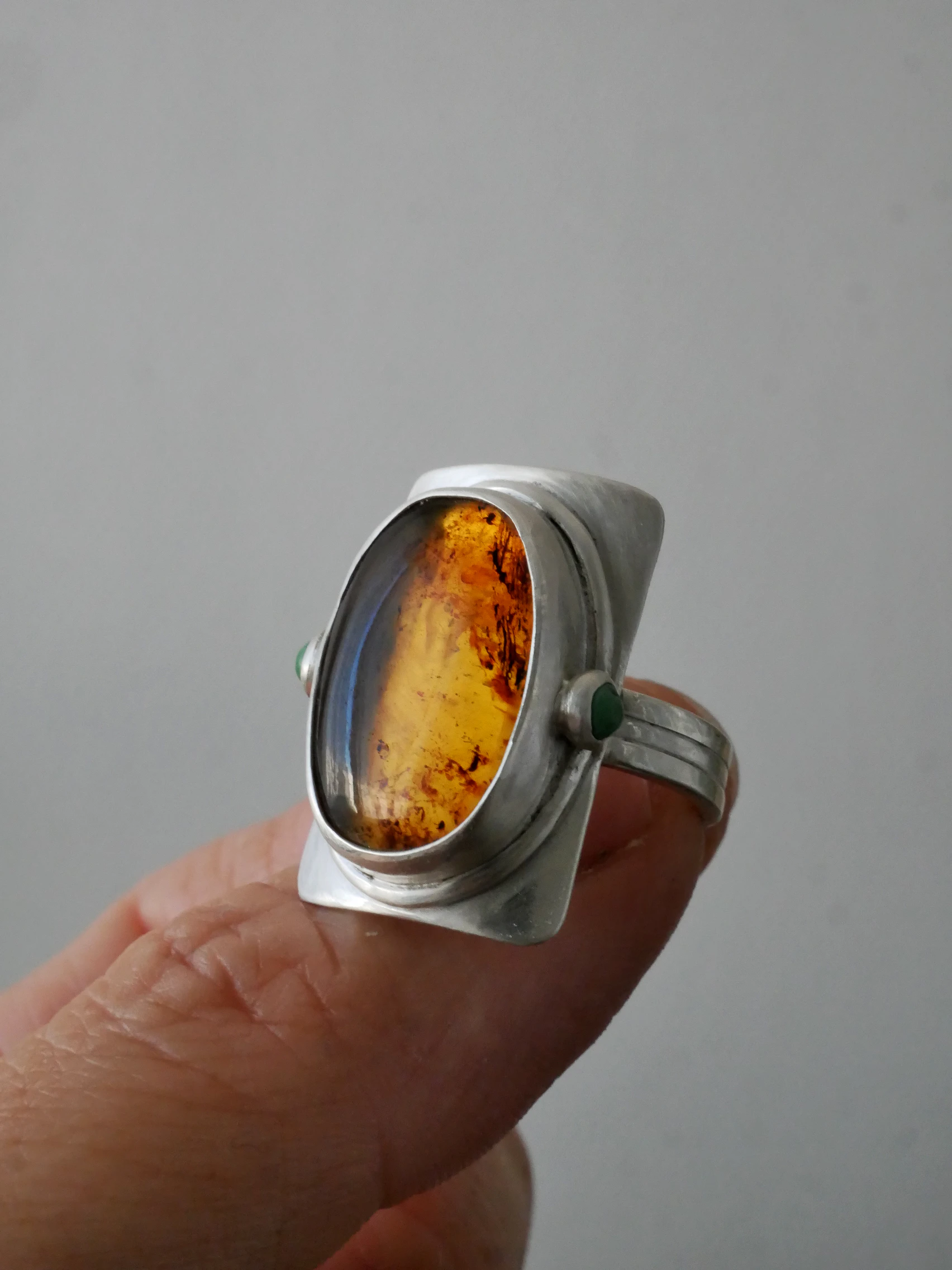 Bague argent 950, ambre naturelle Mexique et turquoises. Design élégant et épuré. Pièce unique, Eliz'art (Bordeaux)