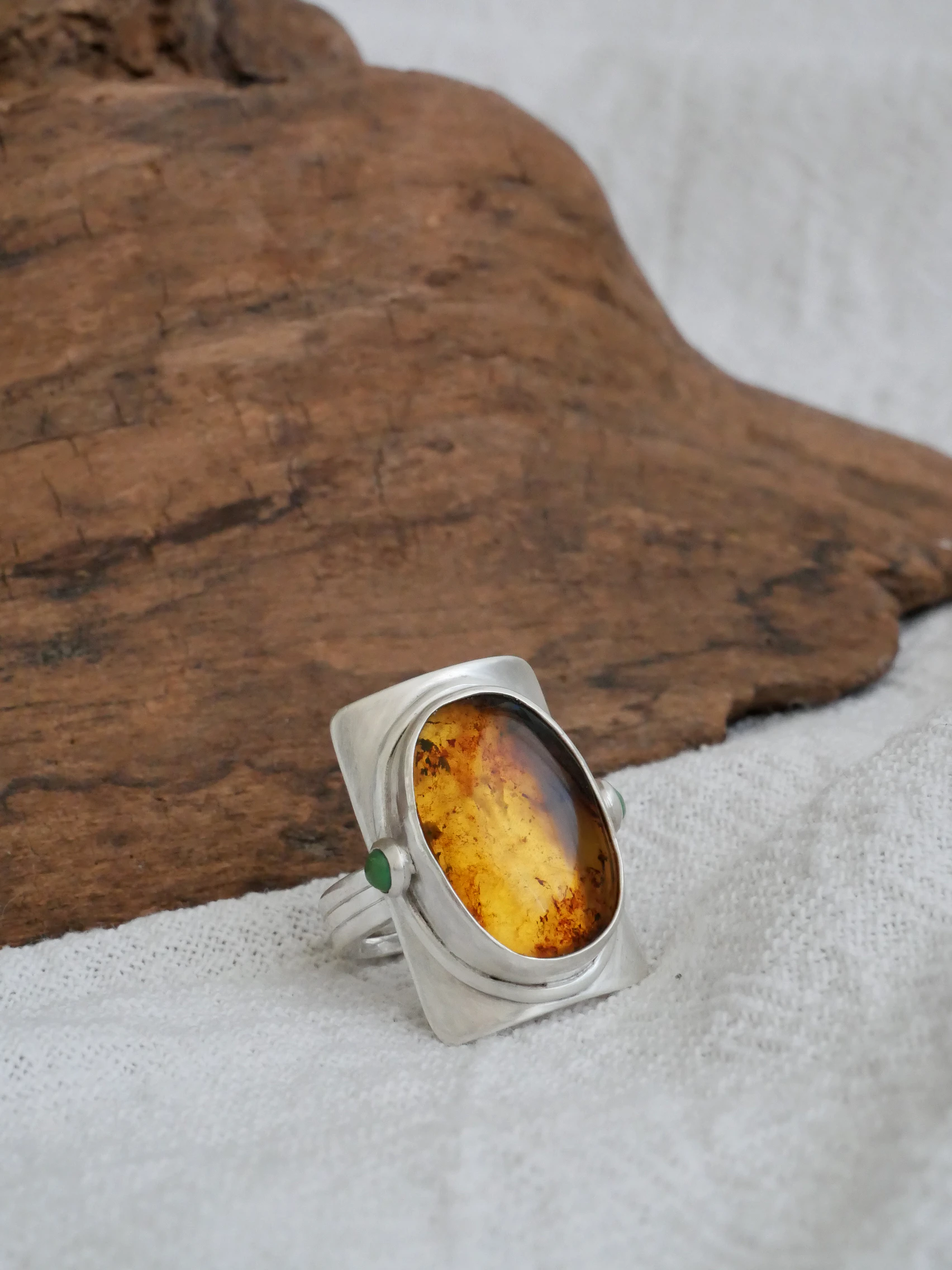 Bague argent 950, ambre naturelle Mexique et turquoises. Design élégant et épuré. Pièce unique, Eliz'art (Bordeaux)