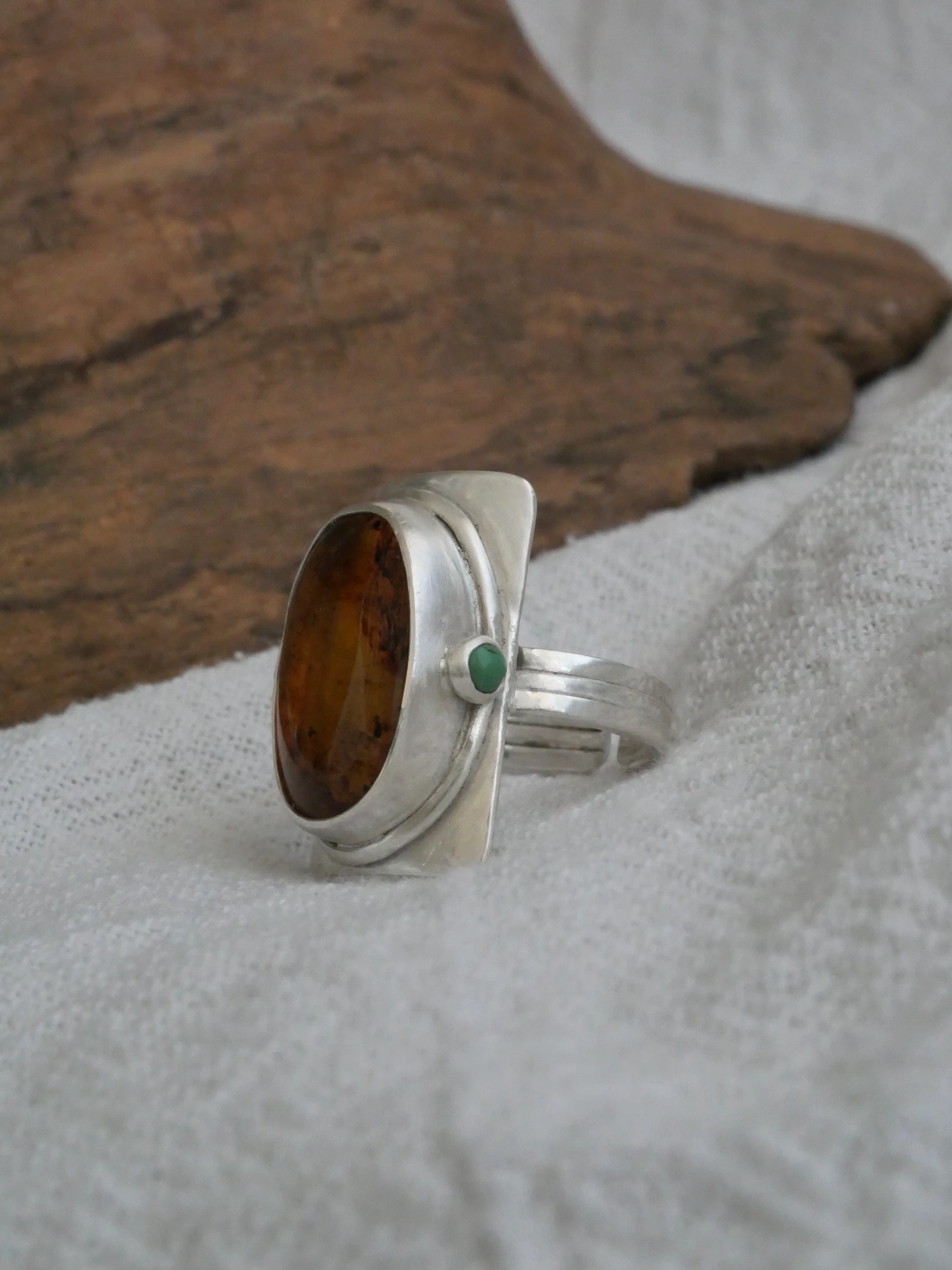 Bague argent 950, ambre naturelle Mexique et turquoises. Design élégant et épuré. Pièce unique, Eliz'art (Bordeaux)