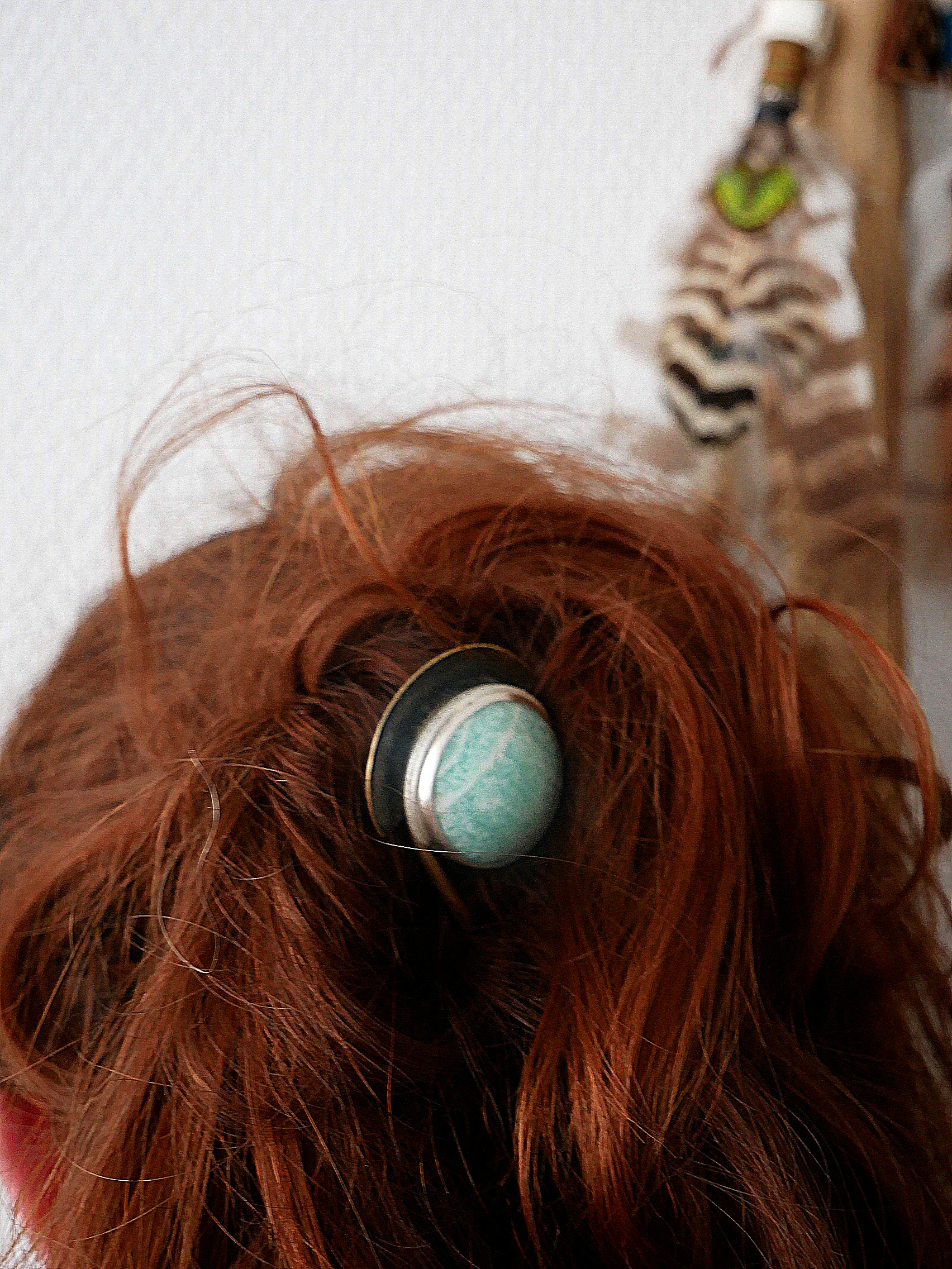 Pic à cheveux artisanal en laiton, argent et amazonite naturelle. Pièce unique, fait main par Eliz'art, bijoutière-orfèvre à Bordeaux
