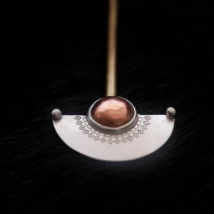 Pic à cheveux artisanal en laiton, argent et cuivre. Pièce unique, fait main par Eliz'art, bijoutière-orfèvre à Bordeaux