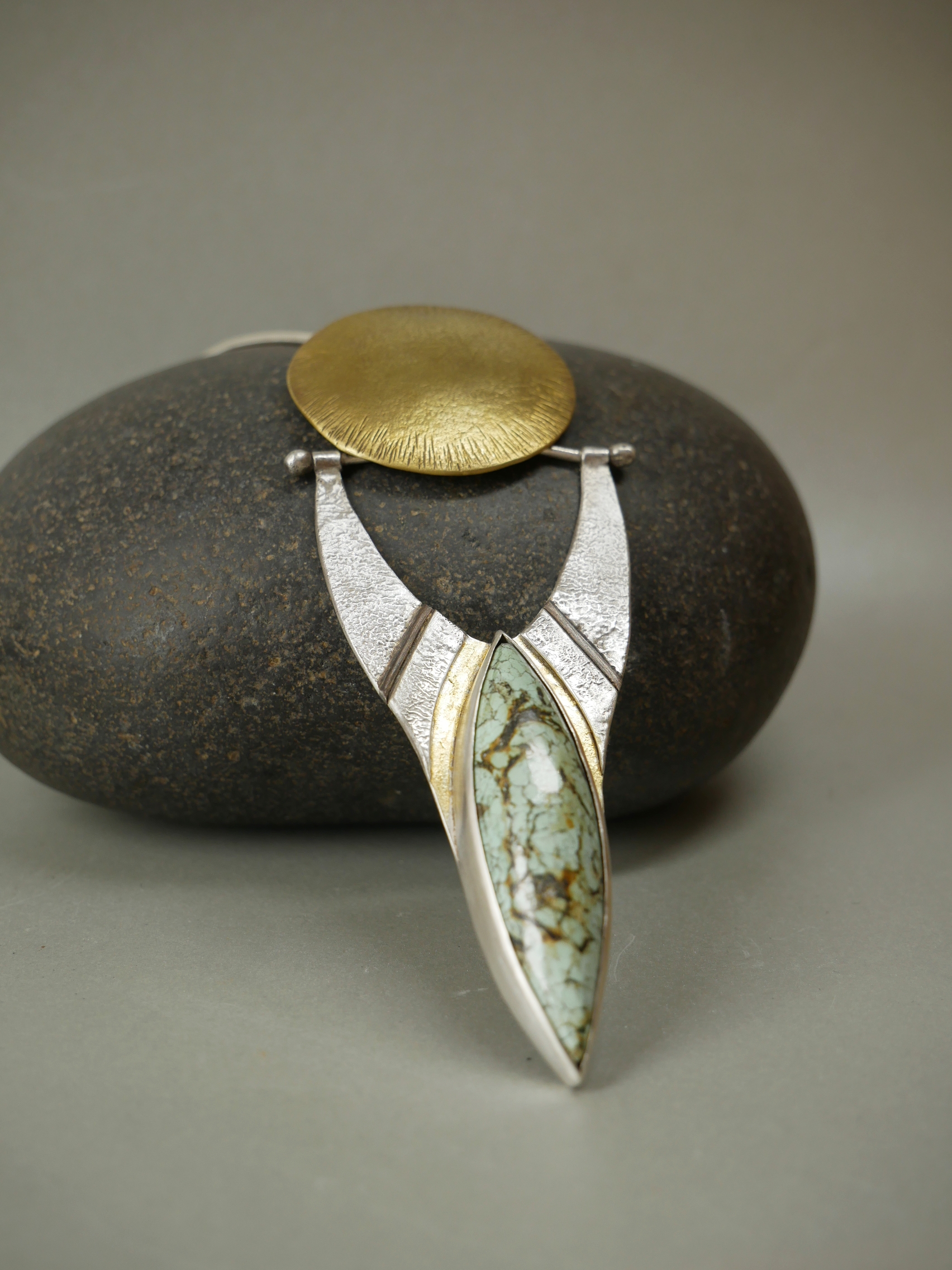Handmade textured silver and brass statement pendant, turquoise and 22k gold leaf keum-boo detail, artisan jewelry Bordeaux, Eliz'art