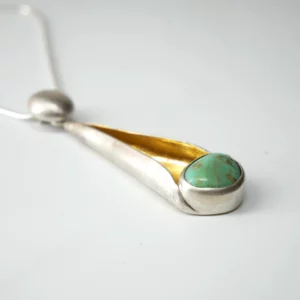 Pendentif effilé en argent, turquoise et intérieur recouvert de feuilles d'or 22k (keum-boo). Pièce unique faite main à Bordeaux, Eliz'art